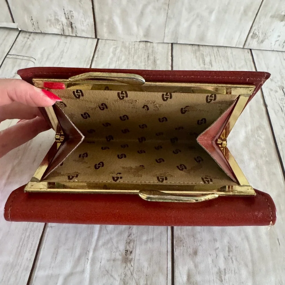 Amity Signature Series Burgundy Cowhide Leather Tri-Fold KissLock Wallet Vintage
